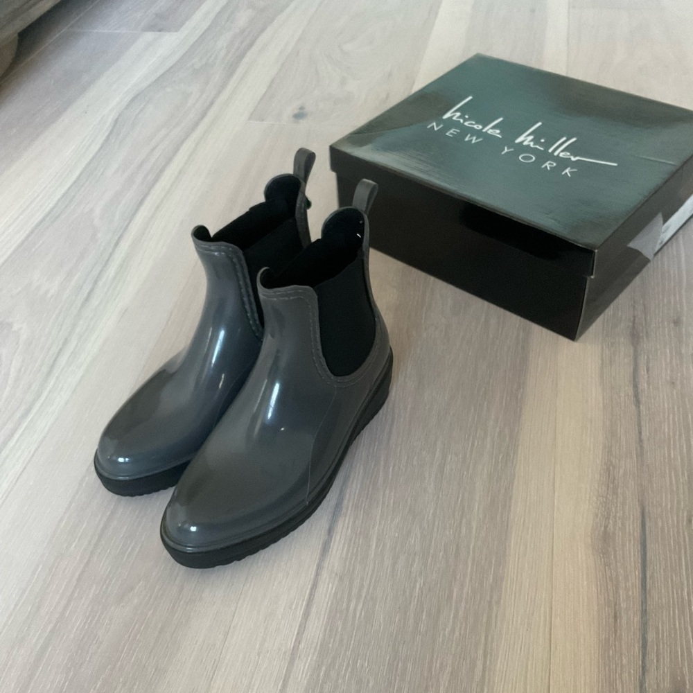 Nicole Miller ankle rain boots 7M